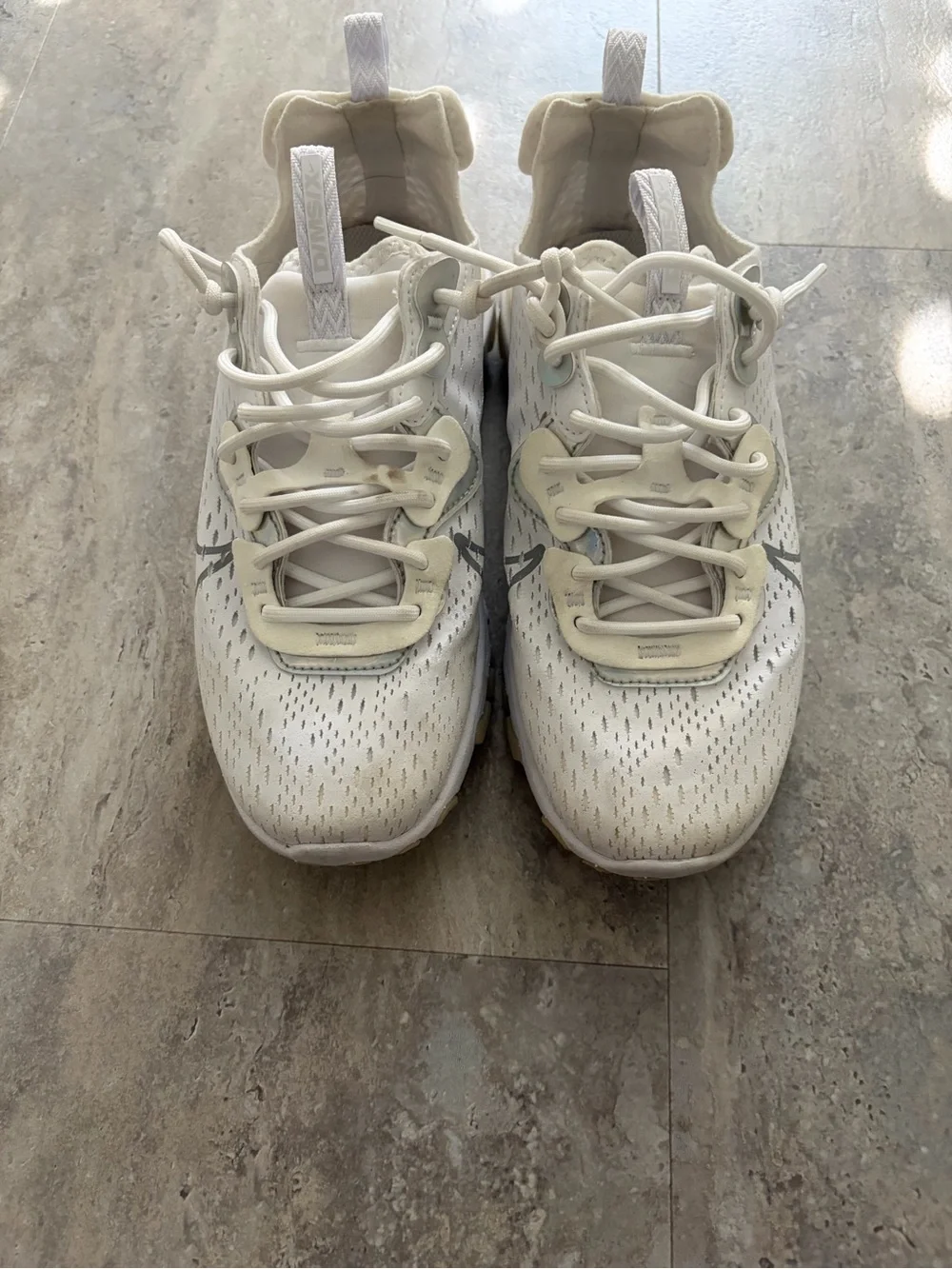 Women’s Nike tennis shoes